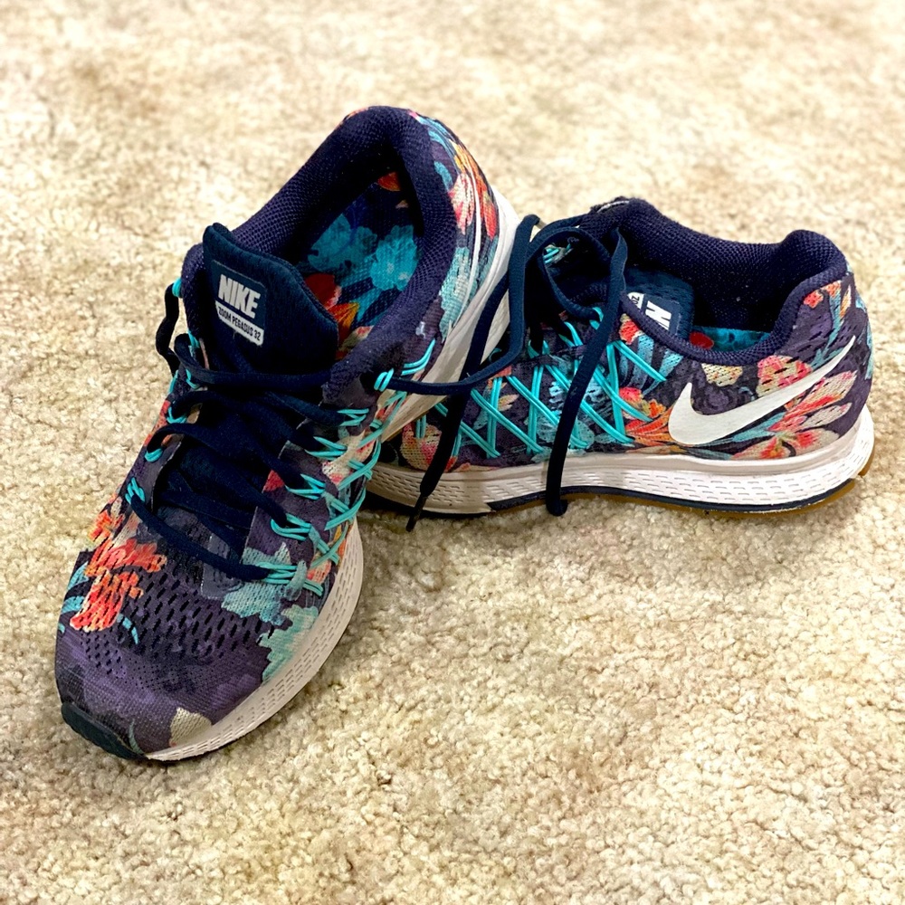 Size 6.5 - Nike Air Zoom Pegasus 32 Photosynthesis, Blue Floral Print - Women’s